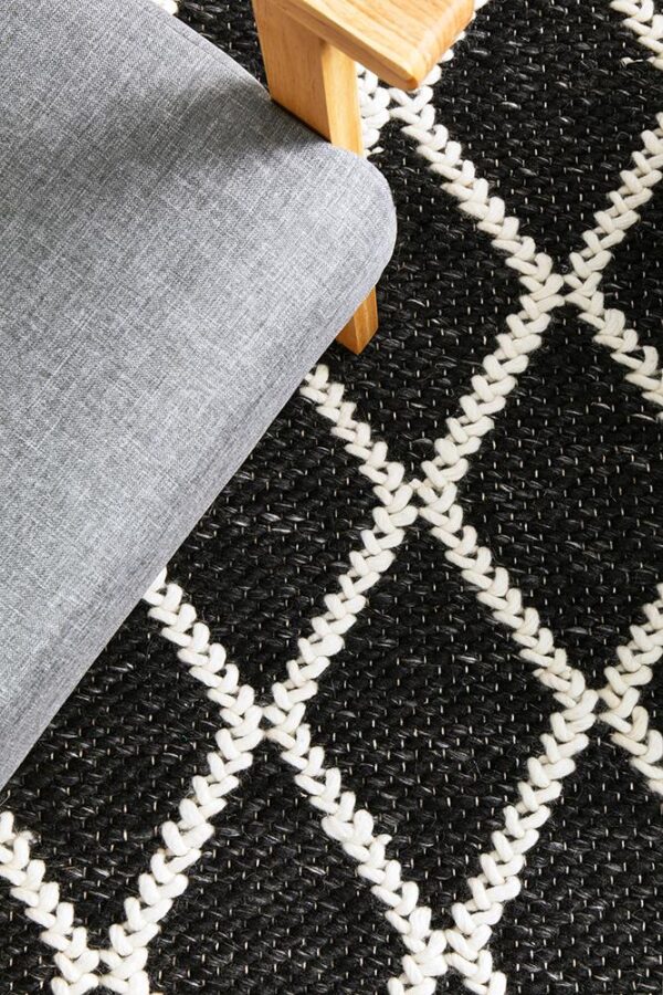 Black White Wool Blend Rug Design